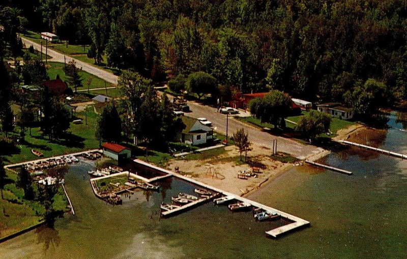 Paradise Cove Bar & Grill (Perrins Landing) - Vintage Postcard (newer photo)